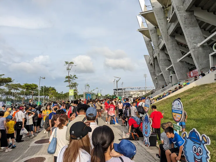 長長人龍排隊中