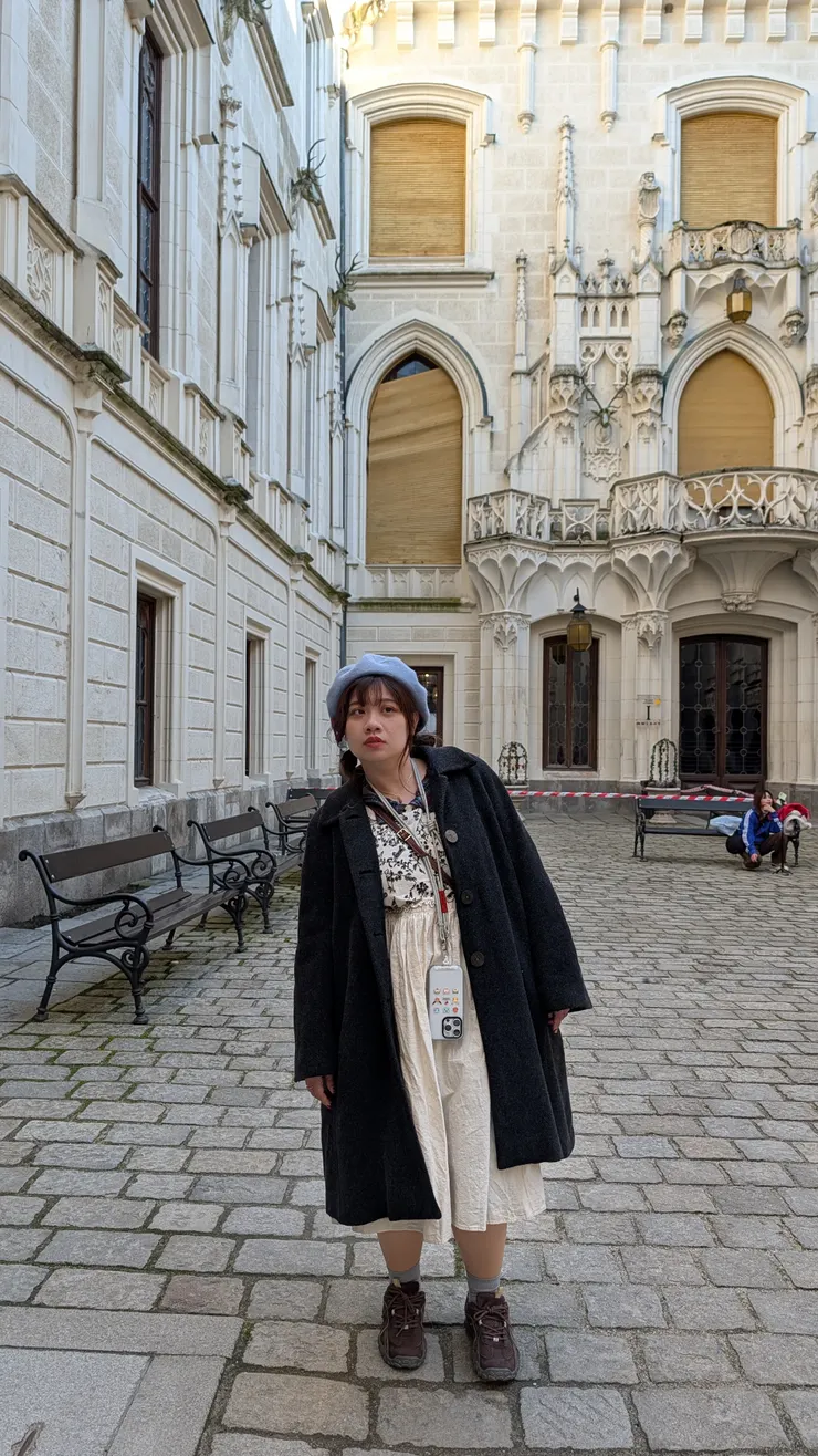 意外發現一扇壞掉了不想上班的鐵門。