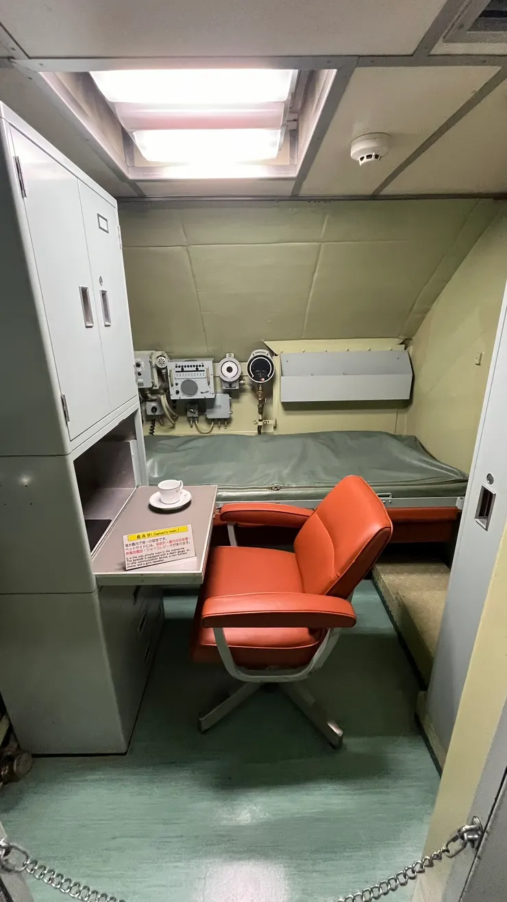 即使是艦長，也不會有比較大的空間。