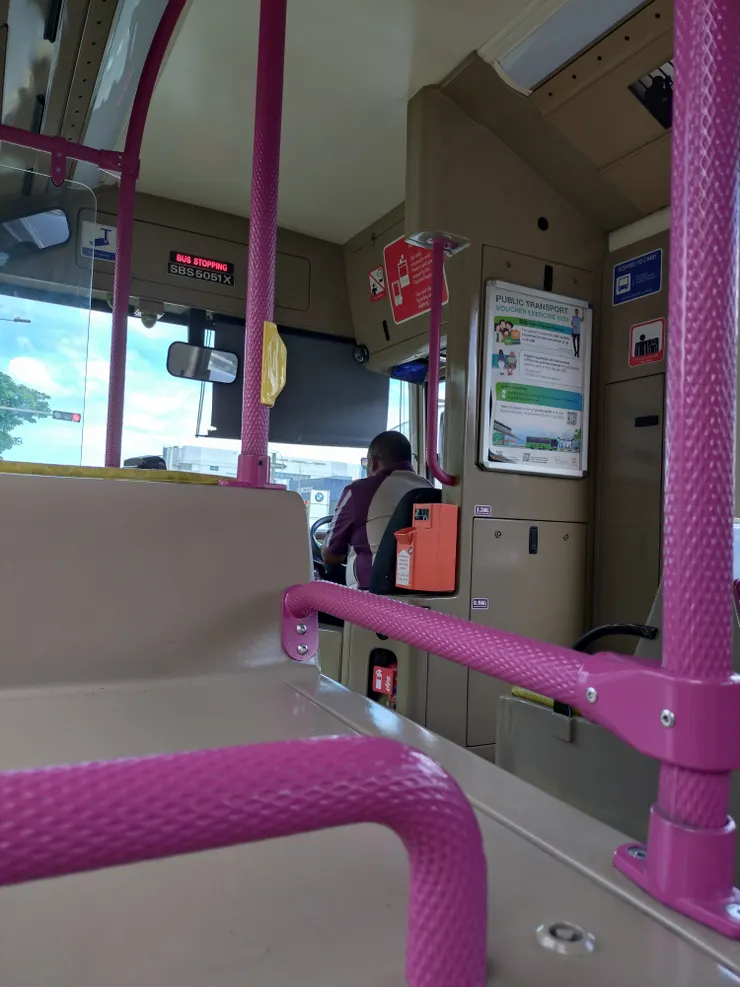 不知道橘色的箱子是做甚麼用的