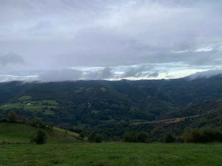 放眼望去的山景