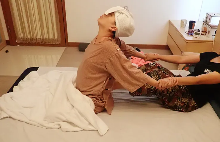 台北泰式按摩推薦【花廂鳥語】精油按摩，五行精油│泰式按摩推薦（預約制）