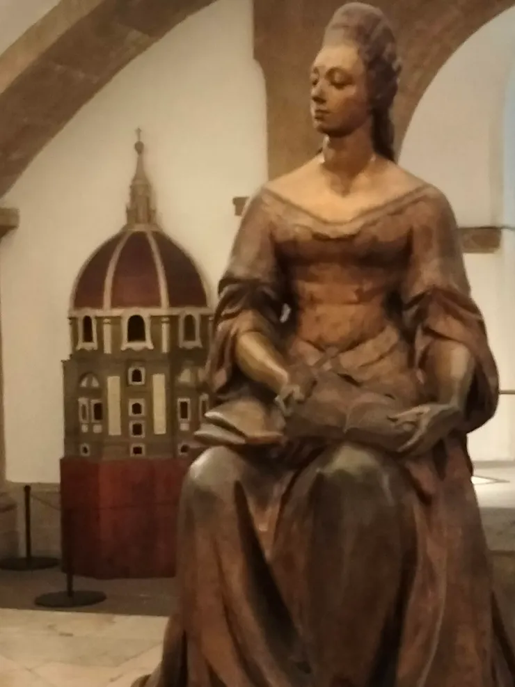 安娜·瑪麗亞·路易薩·德·美蒂奇的雕像