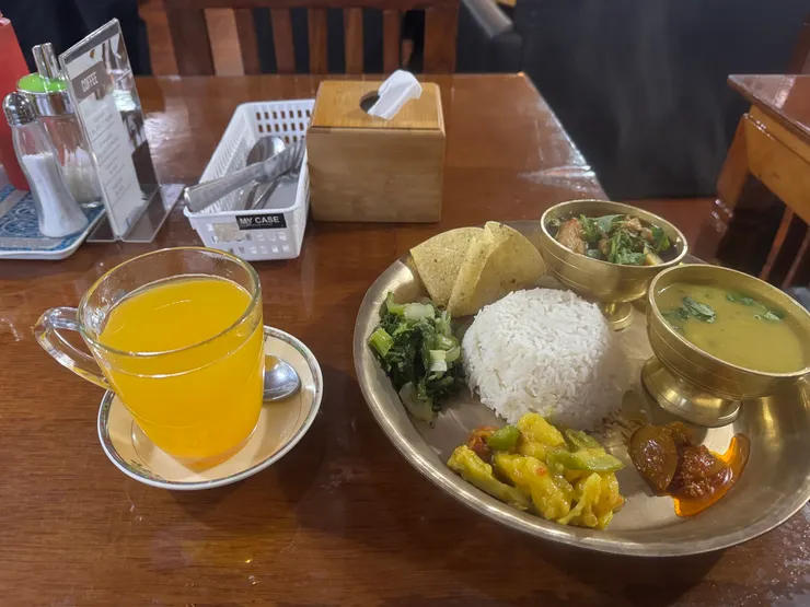 尼泊爾傳統餐─dal bhat tarkari