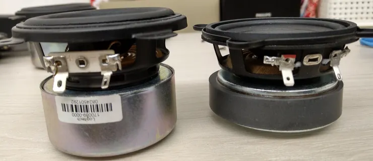 右邊是新的woofer，高度明顯低一些，至少螺絲孔距都還吻合