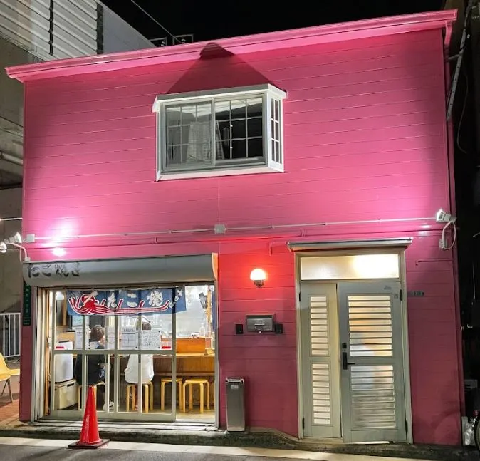 在日本出差期間,經常居住的飯店旁的章魚燒小店。