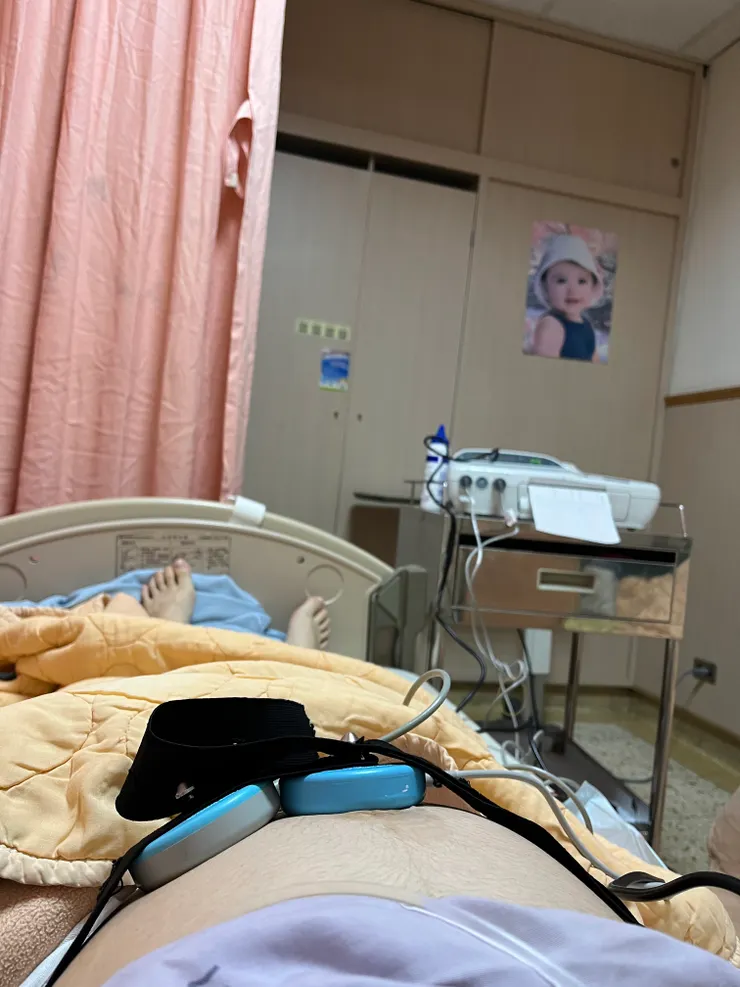 住院一週以來，跟這台胎心音監測儀器交手了好多次。