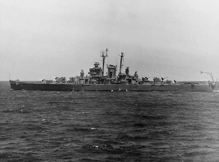 1946年5月8日，法戈號巡洋艦正在海上航行。