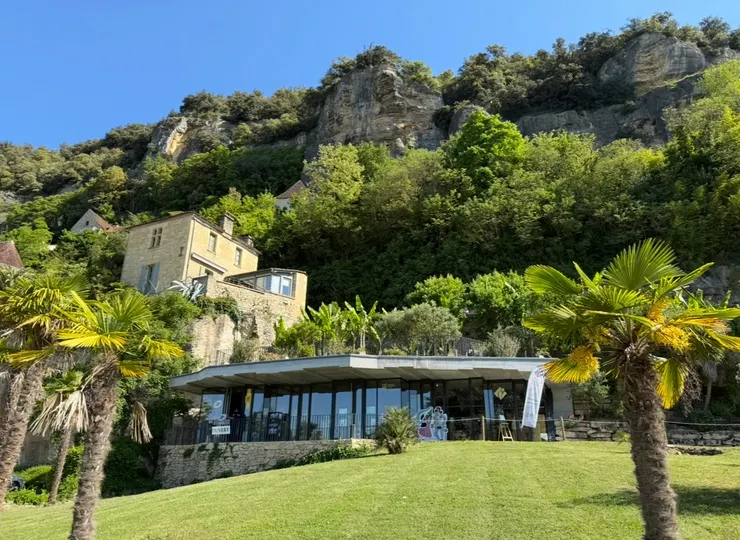 旅遊中心拿地圖