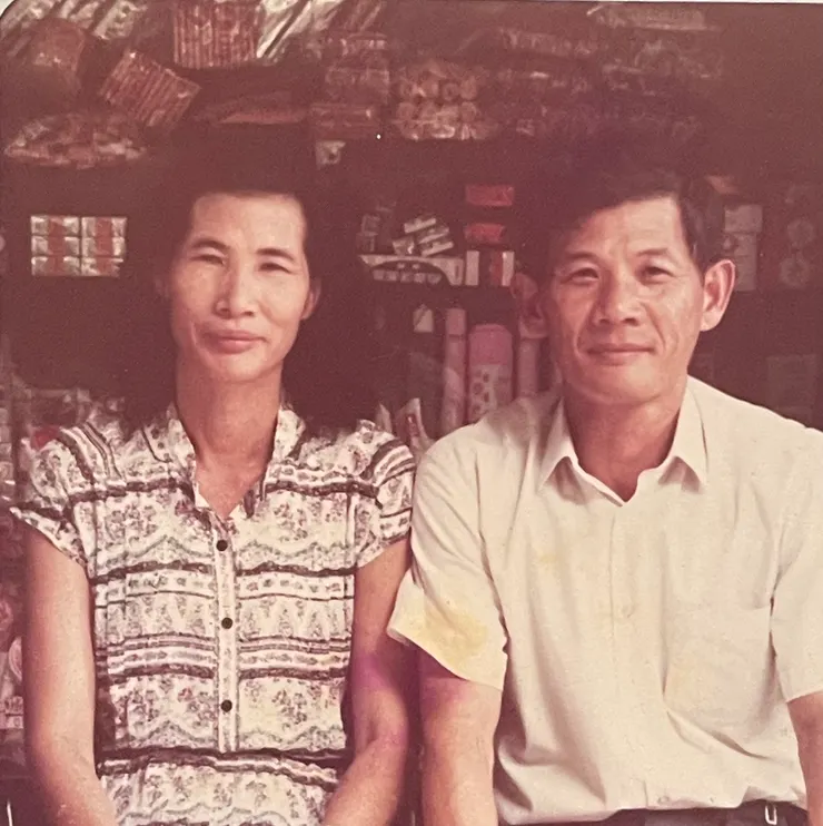 爸媽從年輕就胼手胝足努力經營雜貨店