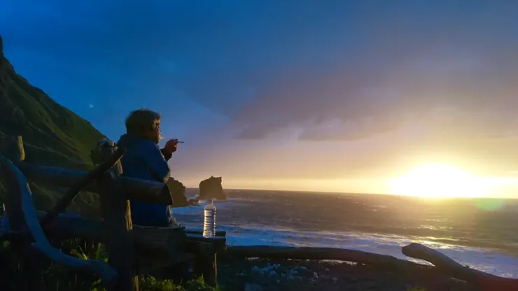 在夕陽狂歡趴體之下，全場唯一不為所動的怪北杯/照片來源:NANA濕婦