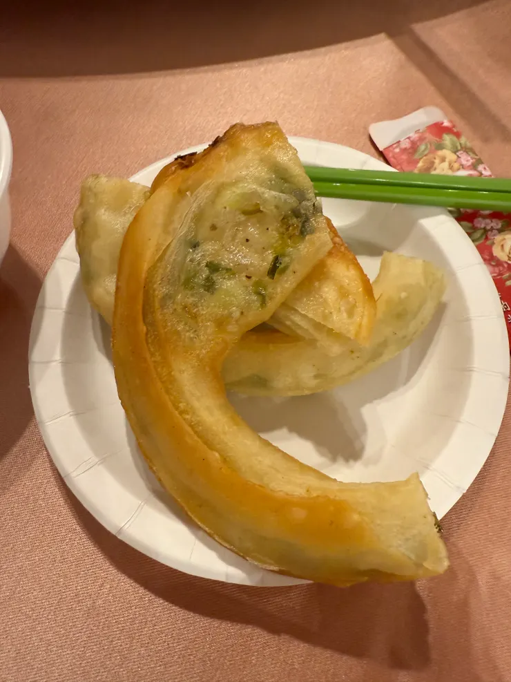 好吃的蔥油餅，入口脆又香，滿滿蔥味