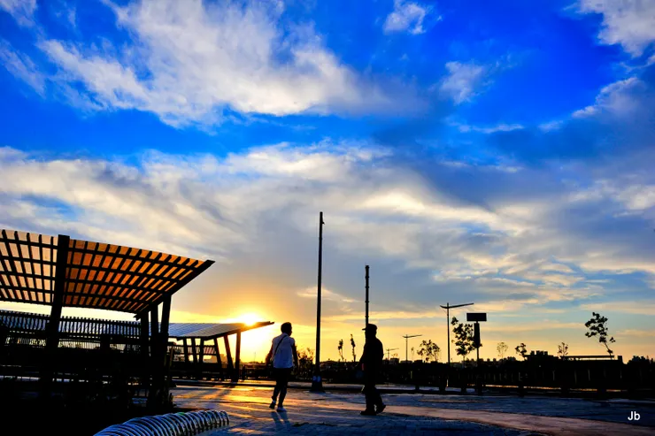 我懷念不被遮蔽的雲天視屏