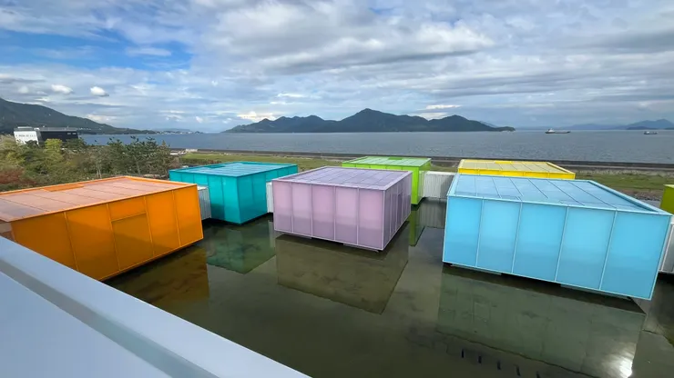 這些貨櫃都是展覽空間。