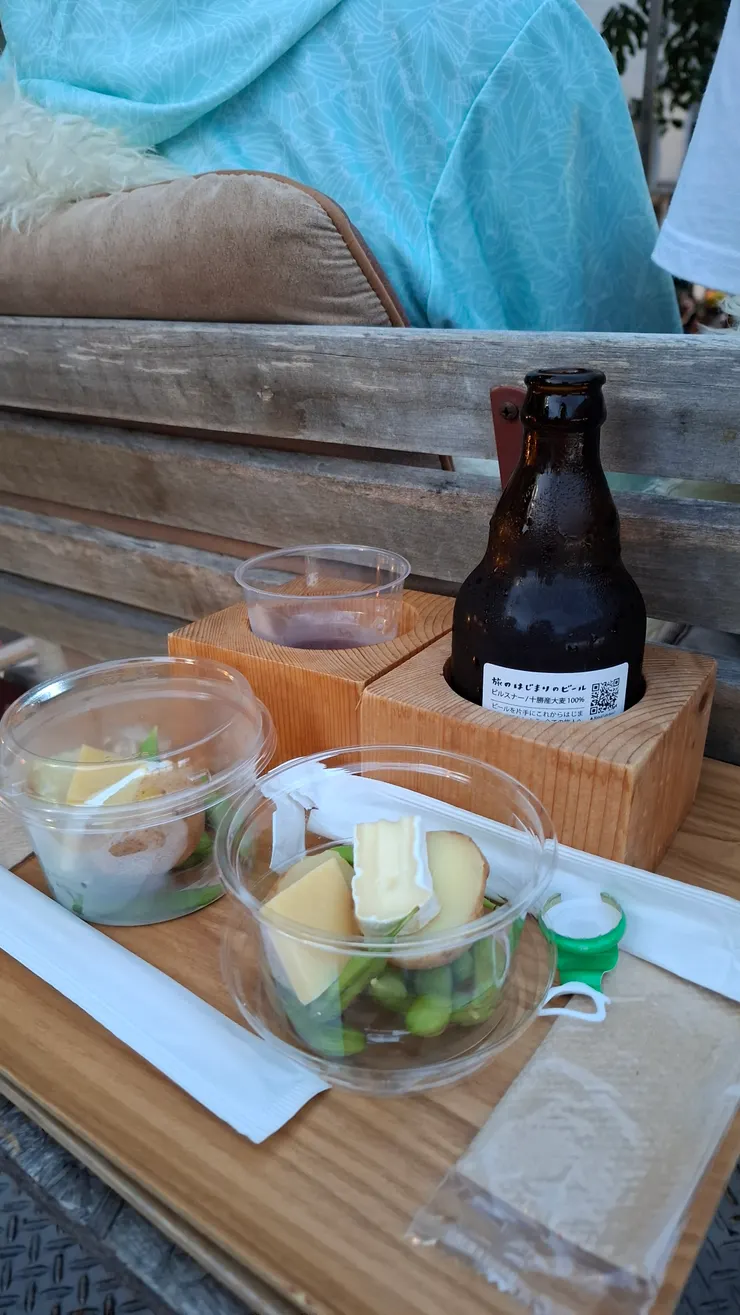 大人的飲料，啤酒跟葡萄酒，配上起司真的搭呀!