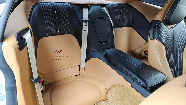 Aston Martin DB11 5.2 V12 Coupe韓規外匯車