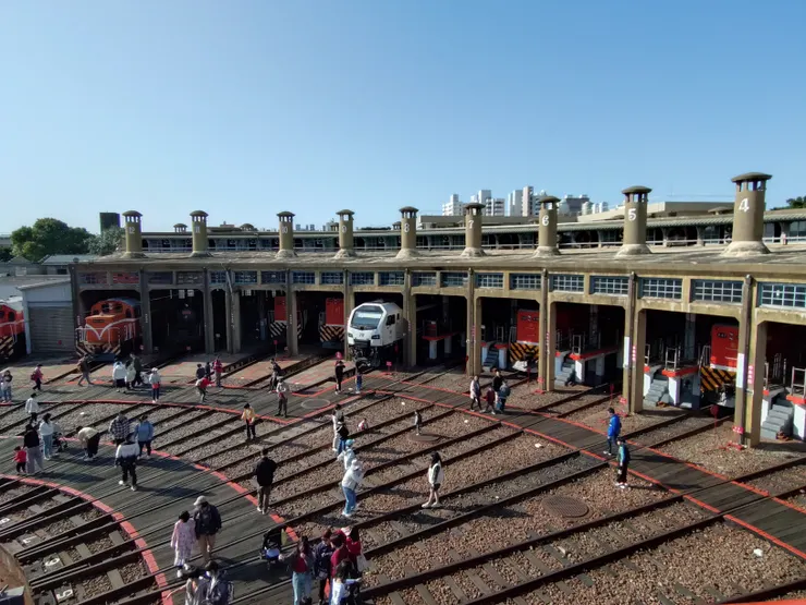 大家會在鐵軌上玩走獨木橋