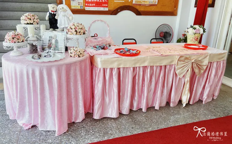 #高雄梓官智蚵信蚵里社區聯合活動中心-水彩花背板-法爾婚禮佈置   整體以粉嫩夢幻的水彩花背景為主軸，點綴走道花柱，延伸至舞台 Logo 佈置，搭配紅地毯鋪設，營造出大器、浪漫又典雅的婚禮氛圍。這樣的幸福氛圍裡，每一步走向舞台的腳步，都是新人最難忘的時刻 預約洽詢開放中，讓你的婚禮從此閃耀不將就。 私訊預約諮詢，帶著你的夢想，我們來實現！ 用專業佈置，讓你的故事閃耀動人！  讓我們一起見證您人生中最重要的時刻！ 歡迎FB或 IG私訊詢問與我們預約哦~ *平日一~五下午 2:00 到晚上 9:00 都可以預約來門市哦!! *(若需假日前來可以另外和我們再約時間哦!!) 法爾婚禮佈置地址: 台南市東區文化路131號 車子可以直接停在我們門口喔!~ 台南婚禮 #台南婚禮佈置推薦 #台南婚禮佈置 #南部婚禮佈置 #高雄婚禮佈置 #嘉義婚禮佈置 #屏東婚禮佈置 #婚禮佈置 #家宴婚禮佈置 #戶外婚禮佈置 #中國風婚禮佈置 #中式婚禮佈置 #大理石 #秀和服 #漢唐婚禮 #尾牙佈置 #flower #tainan #台南 #decor #台南婚禮