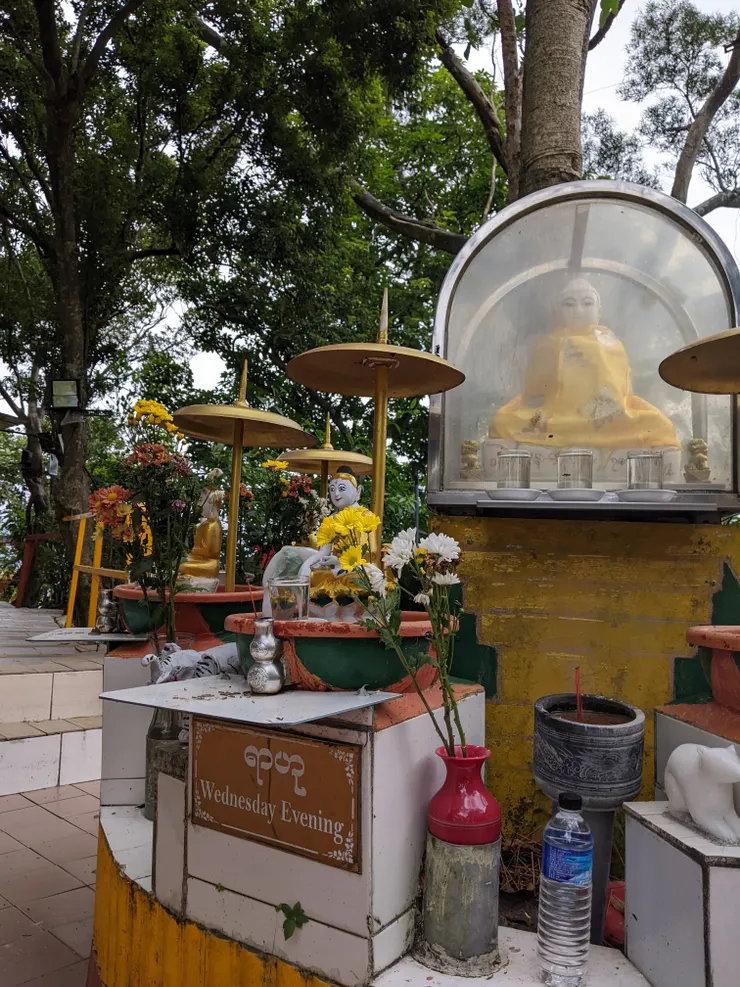 還有四面佛跟八面佛，也需要好腳力才能夠來參拜