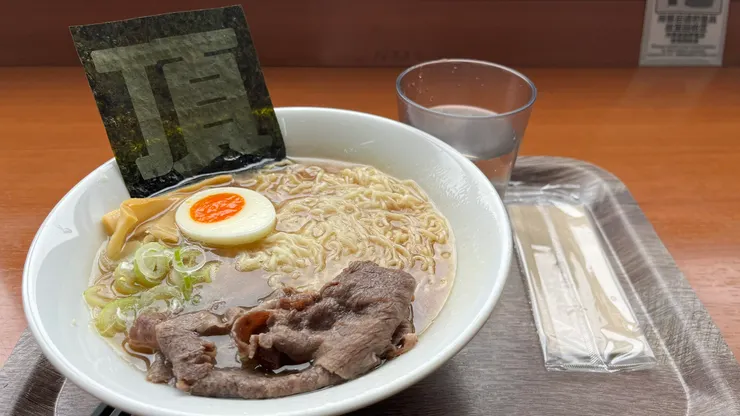 價格1600雖稍高，但配雪景無價。