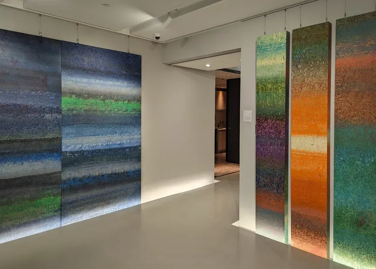 森．海入口處。左邊：海；右邊：森。