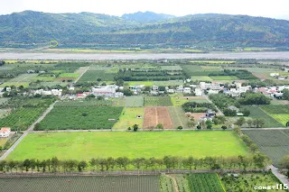 從鹿野高台眺望舊線跡，舊橋大約在黃色圈處