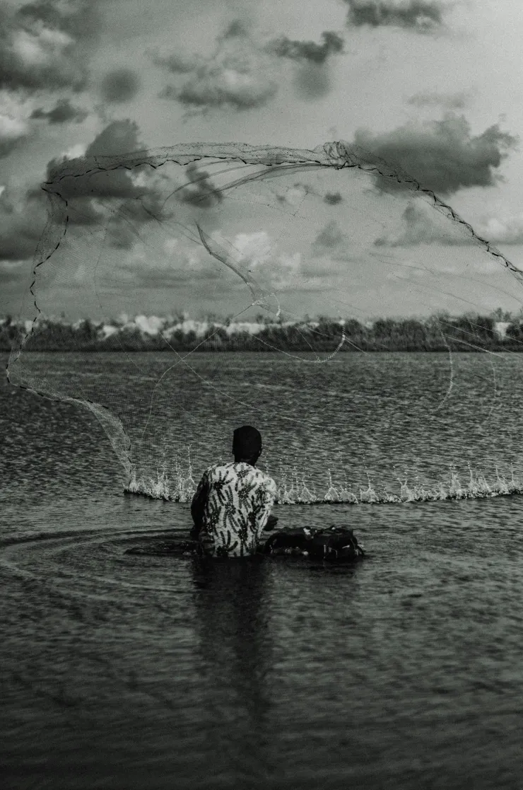 我用盡全力撒開網， 卻什麼也留不住。