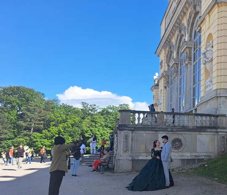 拍婚紗的好所在...新人超多 