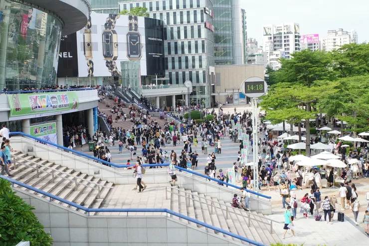 誰知一去動漫展就有點失心瘋，一連去了三天，除此之外啥都沒做。本來這篇應該要是一篇高雄遊記，結果這下遊記已經不成遊記了。