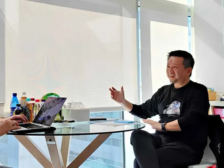 鈦坦科技總經理李境展（Tomas）表示，即使在 AI 時代，企業仍需持續投入 Junior 人才的培養，並建立支持學習與成長的環境。