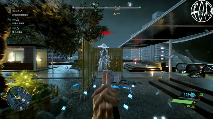 以竹製圍欄為比例尺，就能明確的看出「八尺大人」有多高大了