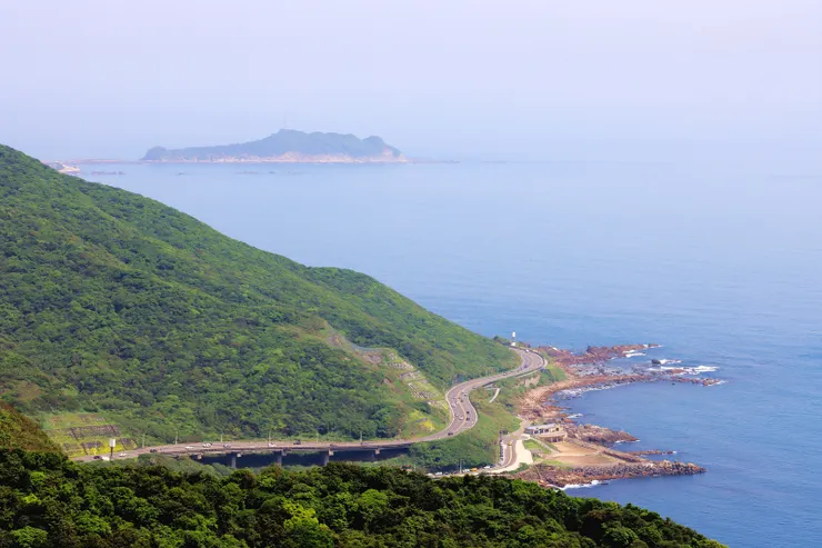 ▲10:15大武崙山又稱砲台山(高度231公尺，三等三角點#819，小百岳#003)，就在大武崙砲台出入口旁小行上行一小段，三角點展望佳，可眺望萬里海岸及基隆嶼、外木山海岸。