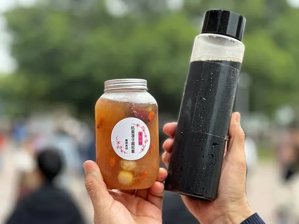 *(淡水美食)七小妞沾醬麻糬~抹茶沾醬、紫薯沾醬、豆乳沾醬~