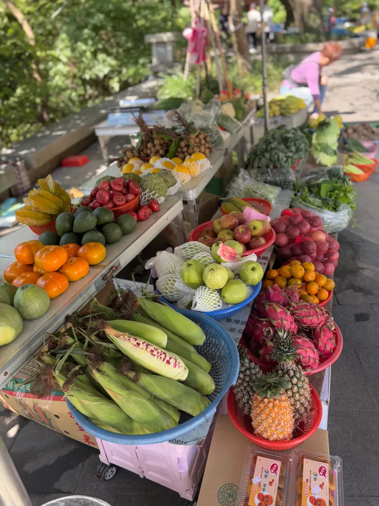 路邊小販的水果青菜
