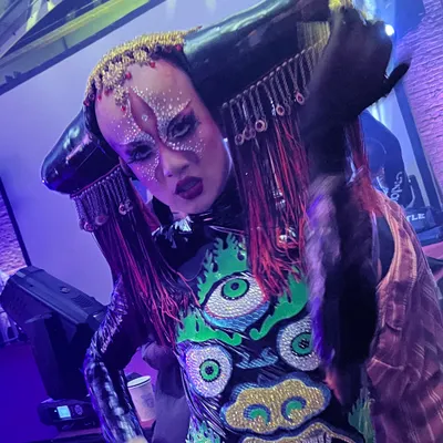 佛系皇后佛跳薔的沙龍