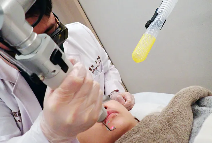 台北打皮秒│探索皮秒+蜂巢(超級鏡片ReFIX)-台北醫美診所推薦