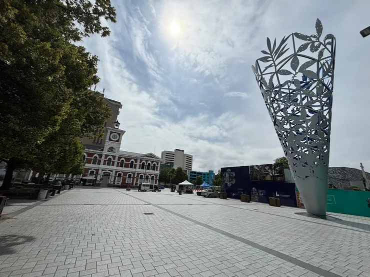 基督城復古電車行經大教堂廣場