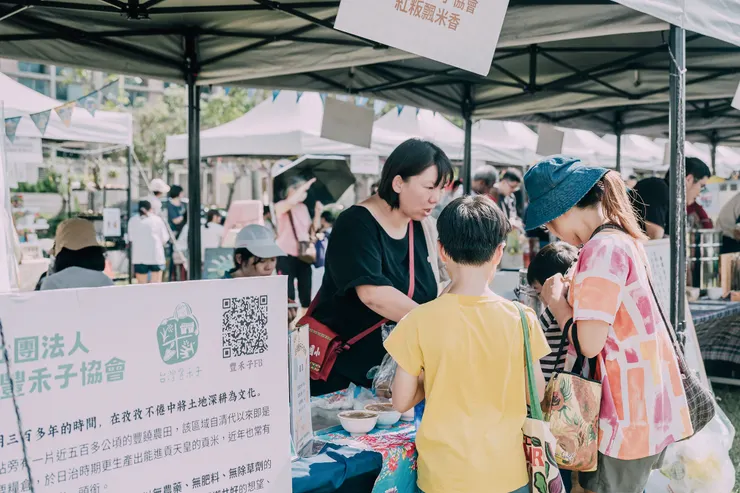 ▲竹北豐禾子協會，以無農藥、無肥料、無除草劑方式種田，聯繫城鄉共好，照顧土壤、水圳和大地萬物。