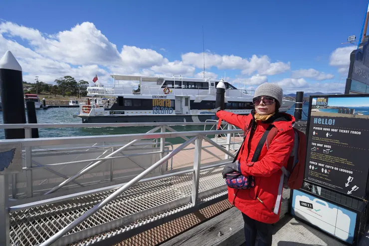 登船配有Water jet propulsion system轉向靈活