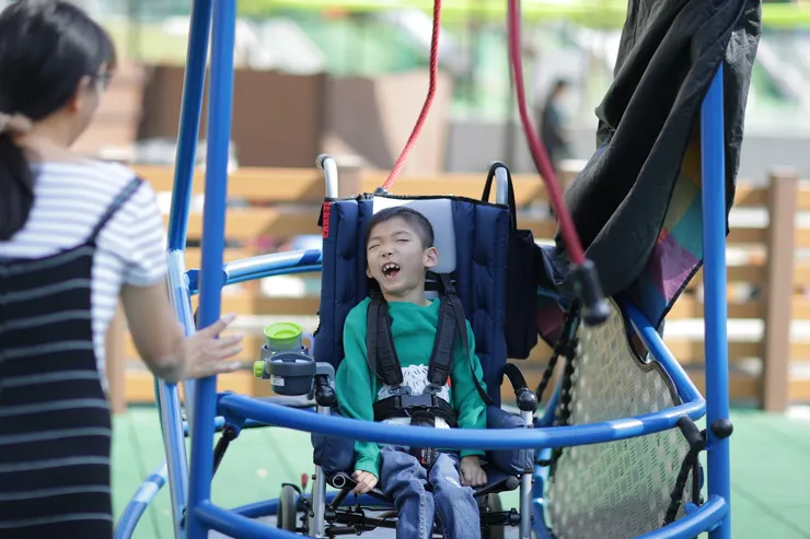 20201218帶祢追最愛的遊戲場~輪椅盪秋千