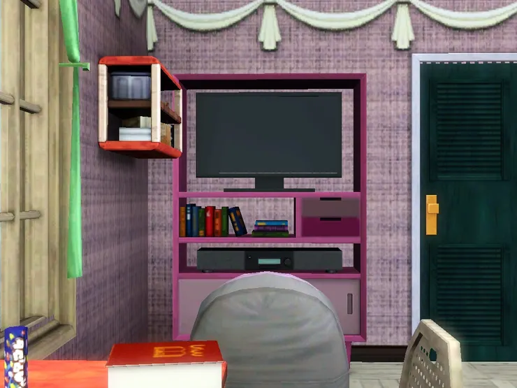 大家應該看到房間以粉紅色為主。我總覺得女孩子的房間就要配粉紅色，雖然我的房間不是。