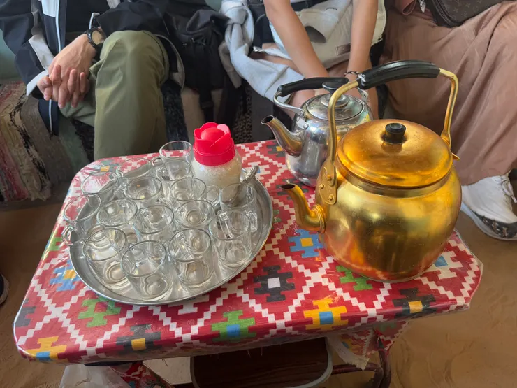 自助式的飲品們，想加多少糖都可以唷 XD