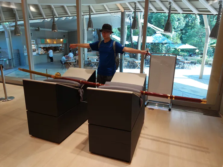 實際的用臂展跟刀比長度，結果當然是刀的長度贏～