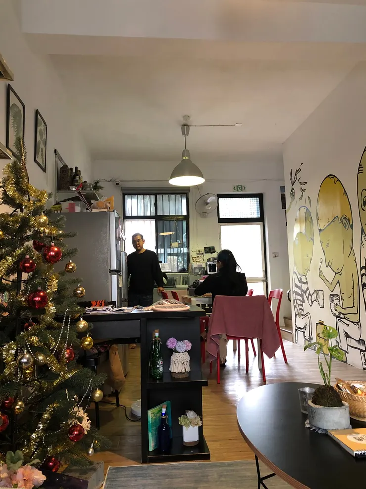 客廳總會聚集著旅客 分享彼此的旅途或生活