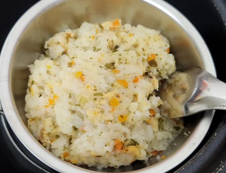 鮭魚菇菇炊飯-熱食