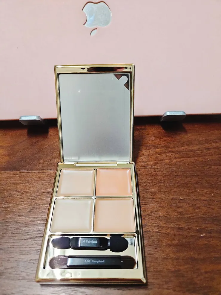 最後用我最喜歡的am fairyland遮瑕盤作收