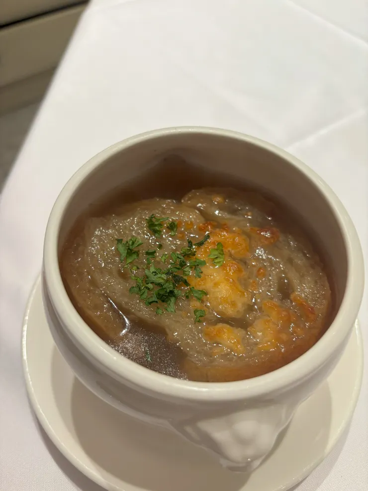 「傳統法式洋蔥湯」