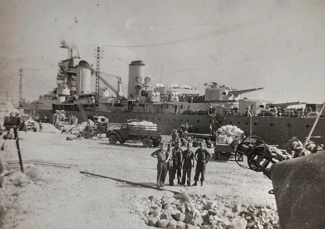 1945年9月21日,土倫的蘇弗郎號重巡洋艦