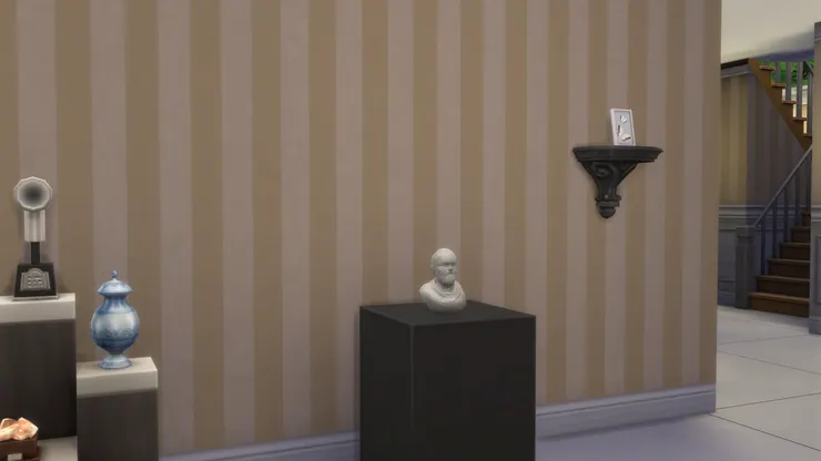 除了獎座，當然還有些「很有紀念價值的物品」，說不定這是學校創辦人的雕像。