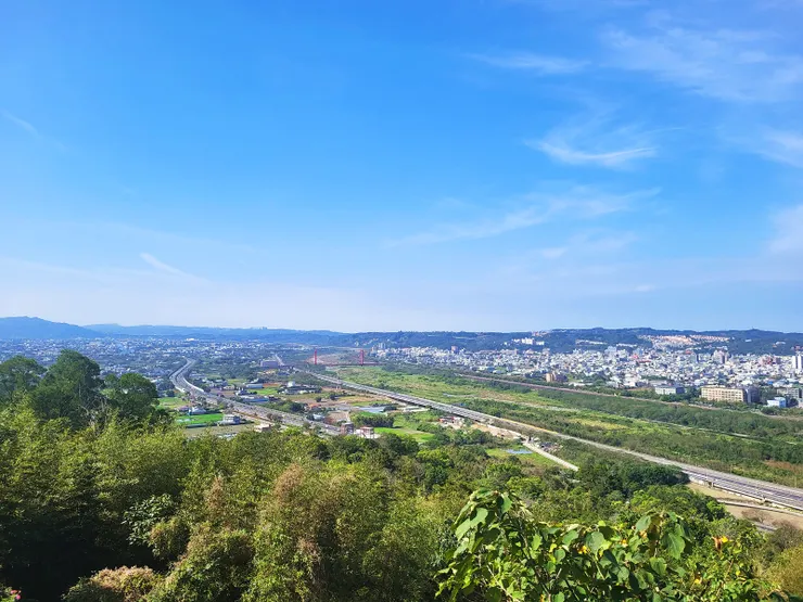 眺望國道1號與東西向72快速道